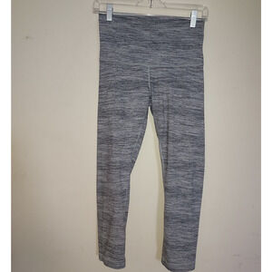 Lululemon Womens High Rise Leggings sz 6 Align Crop 23" Workout Gray